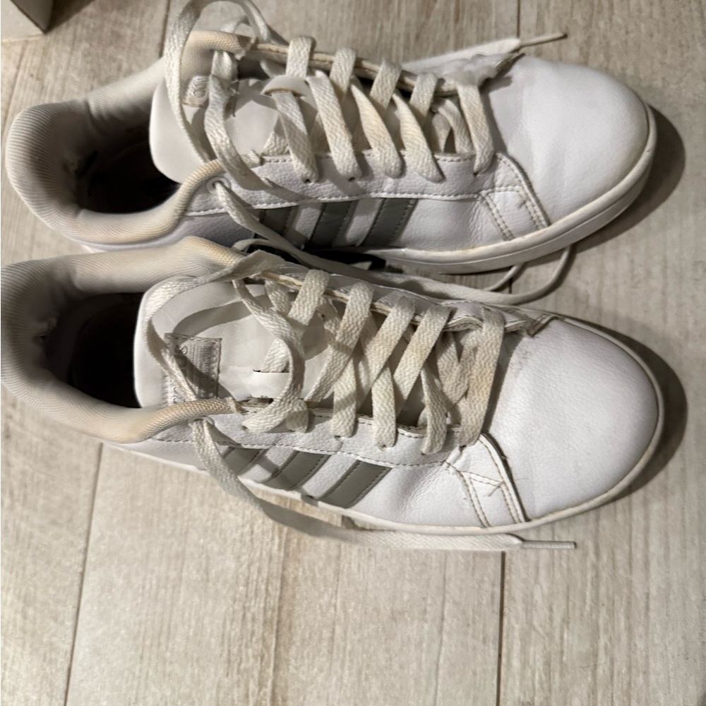 Adidas Sneakers